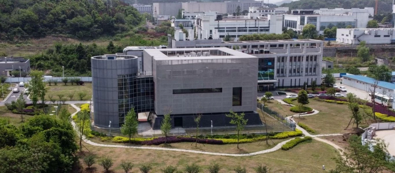 Στο μικροσκόπιο του Κογκρέσου το εργαστήριο της Γουχάν – Υποψίες για «βιολογικό πόλεμο»